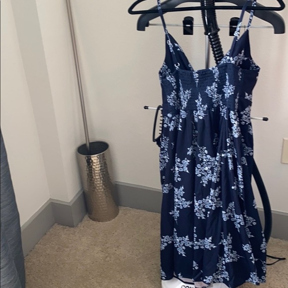 Brand new navy dress with cut out size L - Picture 3 of 3